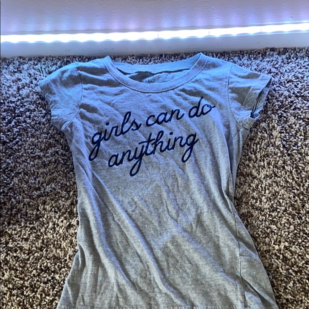 Short sleeve shirt.